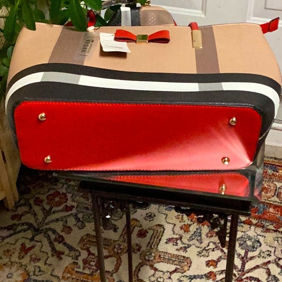 Women’s over the shoulder medium two set hand bag. - Picture 5 of 5